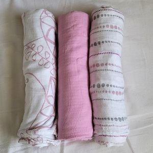 Aden + Anais swaddles